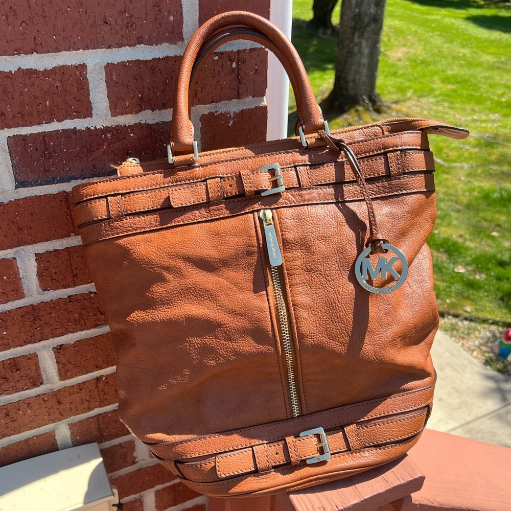 Michael Kors Kingsbury Bucket Bag Brown Leather Gold Tone Hardware  Lg